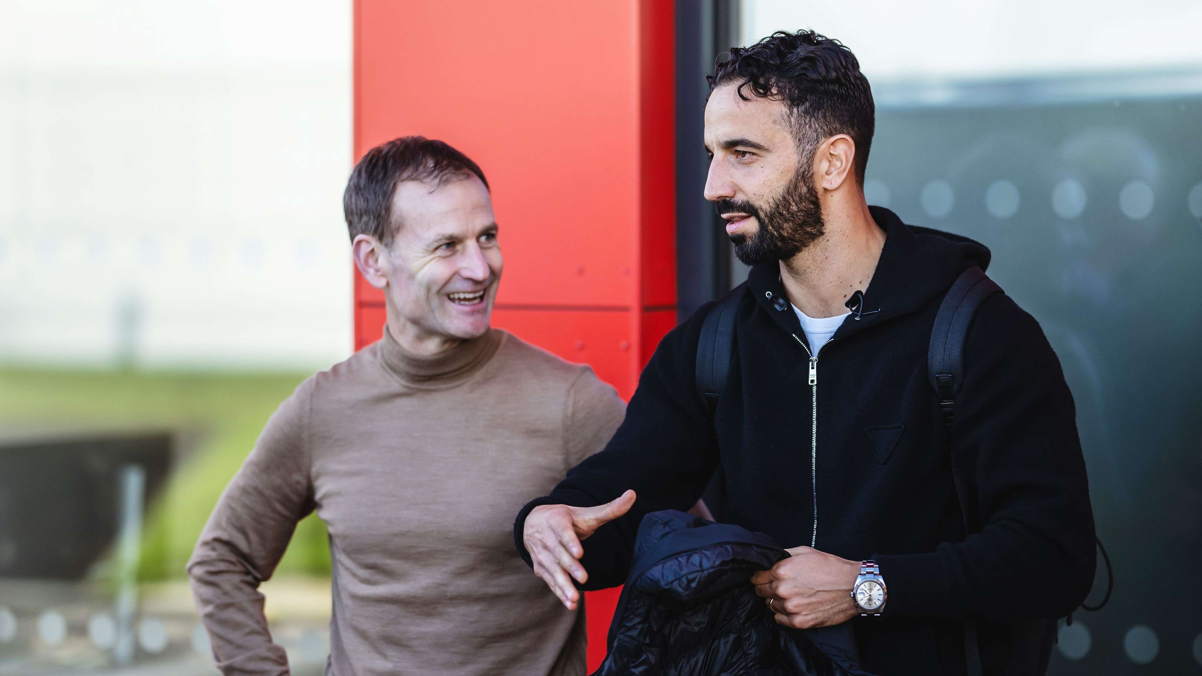 九游娱乐热门体育资讯：7万观众创上座纪录，热血沸腾！